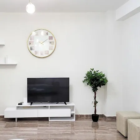 One-bedroom Gem By The Square