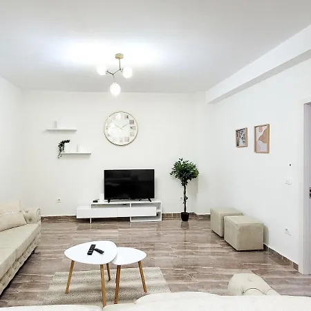 One-bedroom Gem By The Square