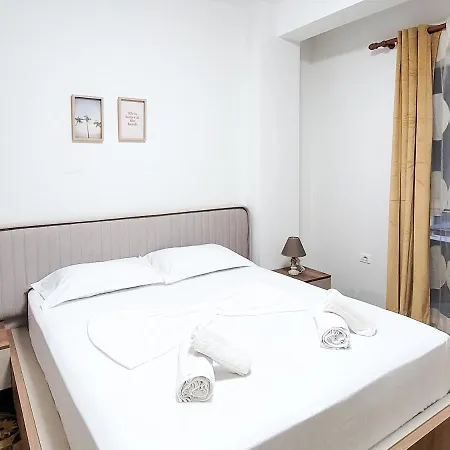 One-bedroom Gem By The Square Apartment