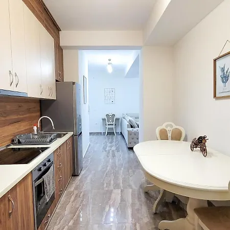 One-bedroom Gem By The Square Apartment *