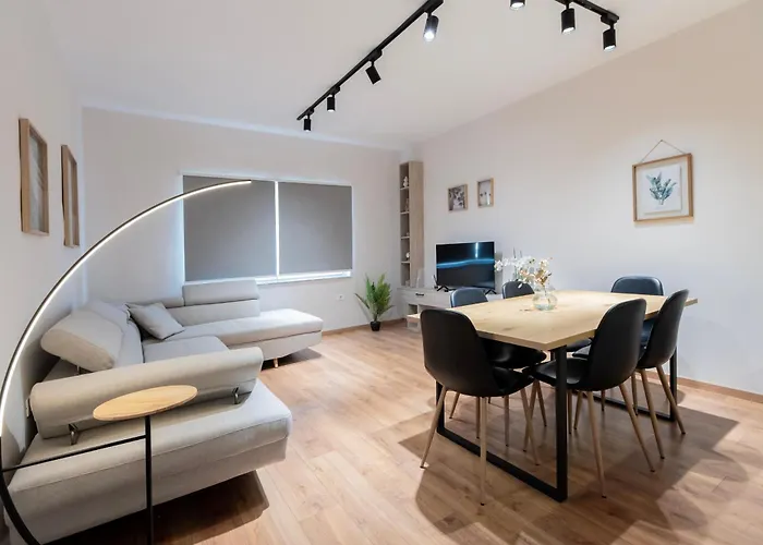 2br At Artist's Palace - Skanderbeg Square Views Lägenhet *