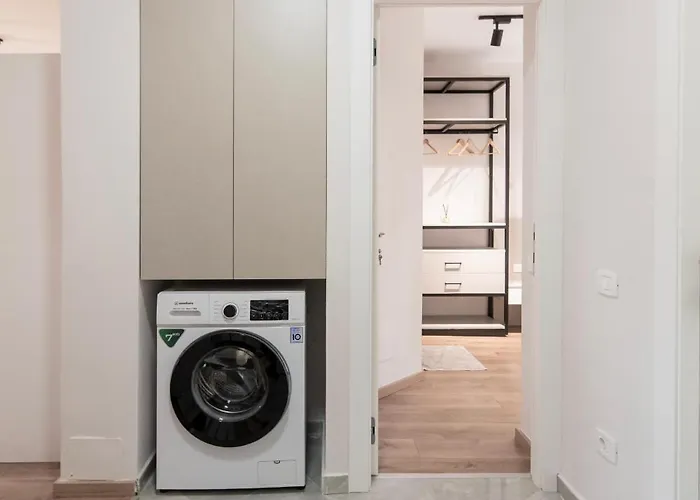 2br At Artist's Palace - Skanderbeg Square Views Lägenhet *