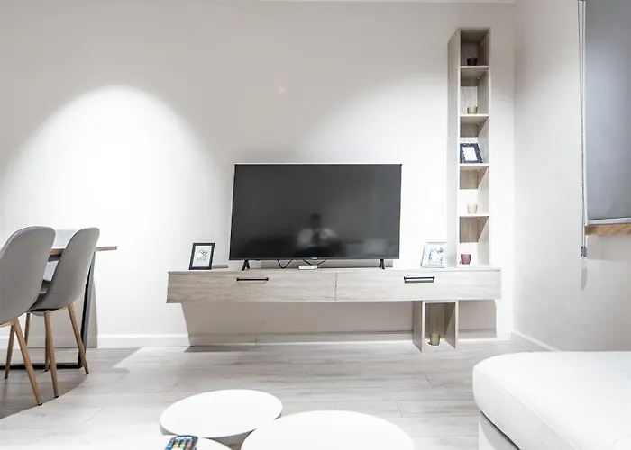 2br At Artist's Palace - Skanderbeg Square Views * Tirana