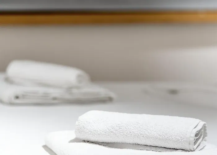 2br At Artist's Palace - Skanderbeg Square Views Lägenhet