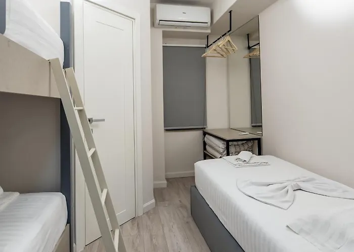 2br At Artist's Palace - Skanderbeg Square Views Lägenhet *