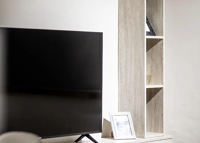 2br At Artist's Palace - Skanderbeg Square Views Lägenhet *