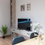 2br At Artist's Palace - Skanderbeg Square Views Apartmán