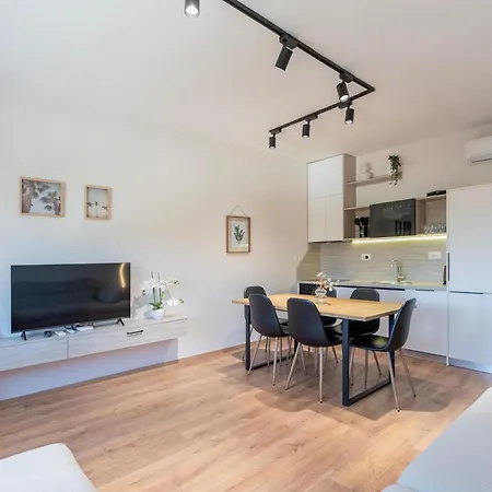 Appartamento 2br At Artist's Palace - Skanderbeg Square Views